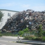 いまも工場の敷地には、がれきが積み重ねられたままです